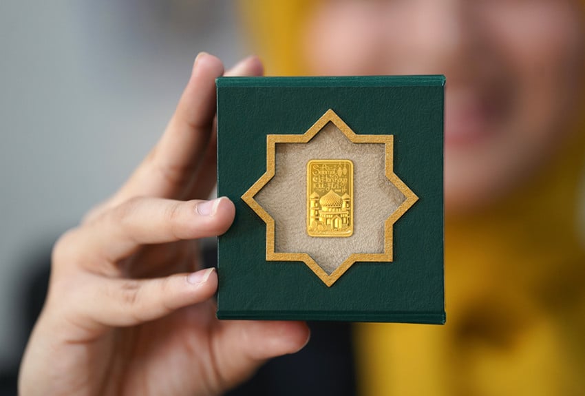 Harga Emas Antam Hari Ini Meroket Rp42 Ribu, Saatnya Investasi?