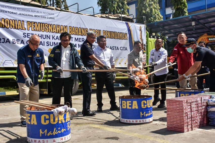 Penerimaan Bea Cukai Sumbagtim Melesat: Rekor Kinerja 2025!
