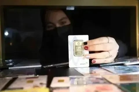 Harga Emas Antam Hari Ini: Anjlok Rp12 Ribu, Cek Rinciannya