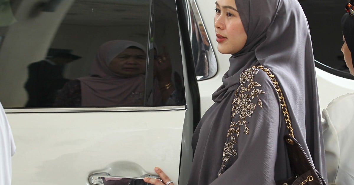 Dr Fie: Peluang Selebriti di Balik Persembahan Profesional