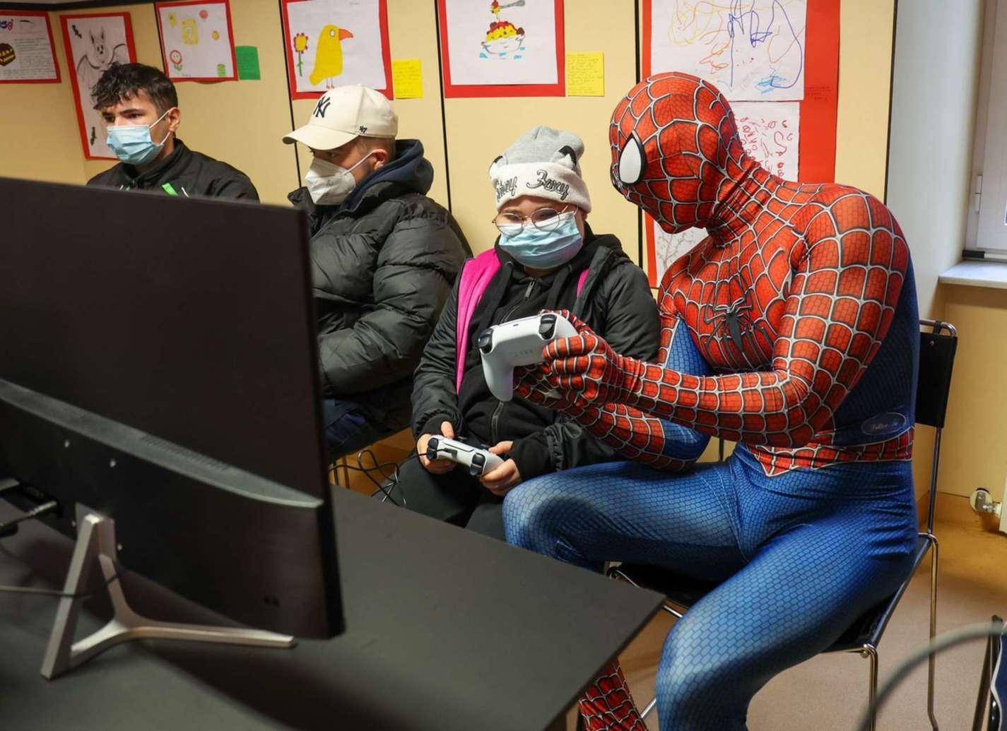 Menghubungkan Dunia Nyata dan Virtual dengan eSports