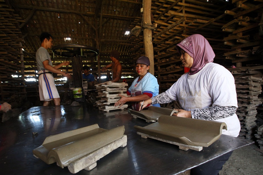 Gentengisasi Jabar: Membangkitkan Industri Lokal